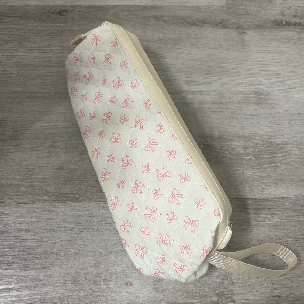 Bows Quilted Pink Travel Pouch for hot hair tools Dyson or fan 
New - Picture 3 of 3